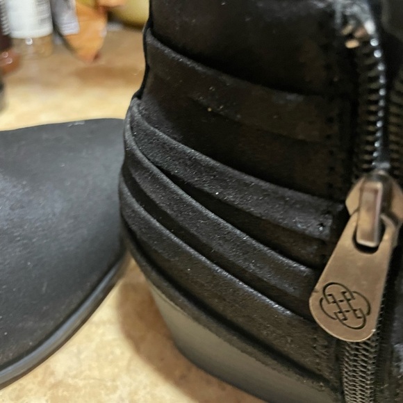 DAISY FUENTES WINSLET BOOTIES size 8.5 - Picture 3 of 8